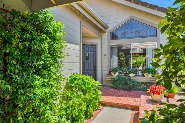 Detail Gallery Image 2 of 46 For 8102 E Sprucewood Ave, Orange,  CA 92869 - 4 Beds | 3 Baths