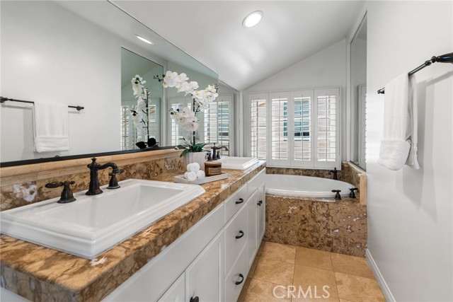 Detail Gallery Image 16 of 29 For 600 1/2 36th, Newport Beach,  CA 92663 - 2 Beds | 2/1 Baths