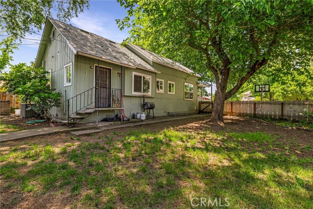 1617 Hemlock Street, Chico CA: https://media.crmls.org/medias/73f7b147-c2dd-4f8e-8e77-e0f77a4c7c74.jpg
