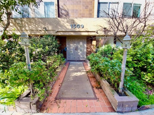 Detail Gallery Image 1 of 1 For 1509 Greenfield Ave #107,  Los Angeles,  CA 90025 - 2 Beds | 2 Baths