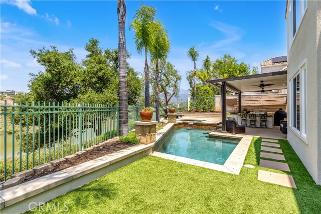 57 Hillrise, Rancho Santa Margarita CA: https://media.crmls.org/medias/73fa34b2-436f-4d92-a55f-60fe9fa7f918.jpg