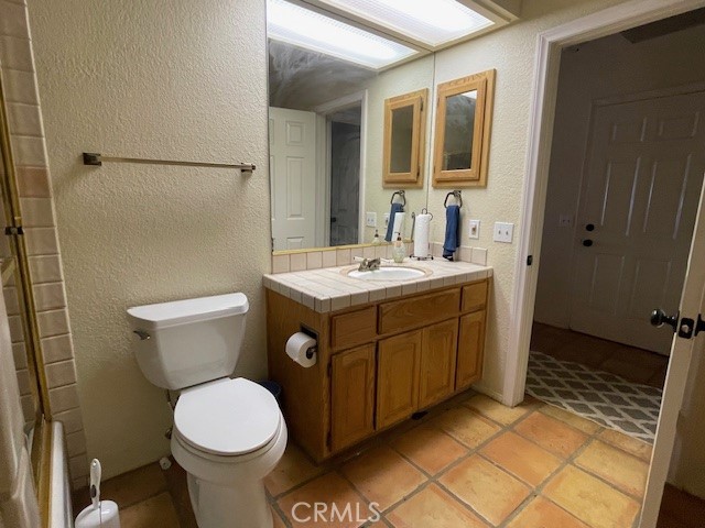 https://media.crmls.org/medias/73fb2219-ac3e-4d33-9548-56ee25fb7937.jpg?preset=X-Large