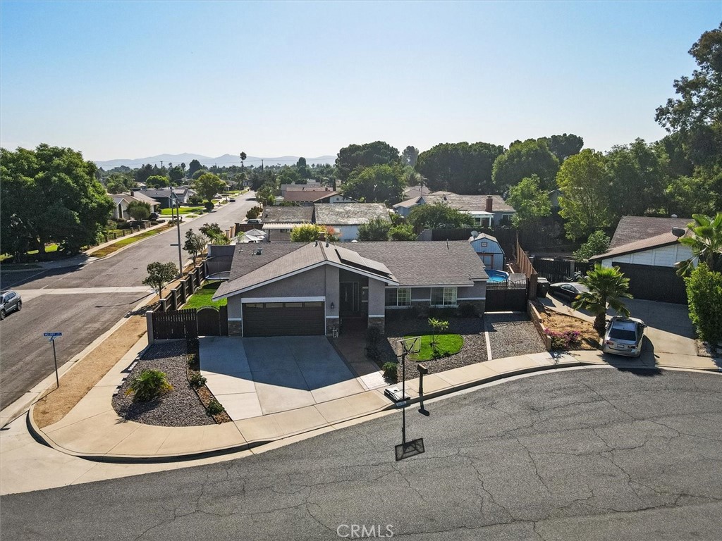 https://media.crmls.org/medias/73fb4603-f460-4711-8b2a-b60e0c966882.jpg?preset=X-Large
