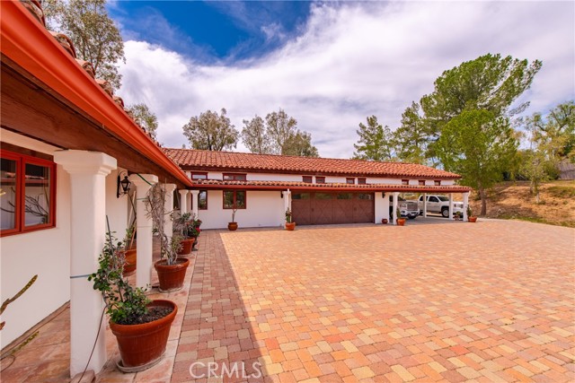 30505 Sloan Canyon Road, Castaic CA: https://media.crmls.org/medias/73fbb222-2c3b-4144-af61-2d6eac881664.jpg