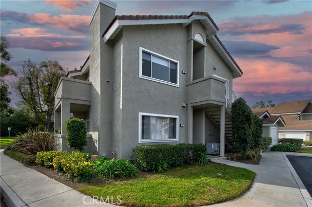60 Greenmoor, Irvine CA: https://media.crmls.org/medias/73fc2695-9db9-4c4a-b9a4-aae9164546ea.jpg