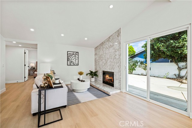 10839 Danube Avenue, Granada Hills CA: https://media.crmls.org/medias/73fcdc40-d4b8-43bf-996a-e9da28f61331.jpg