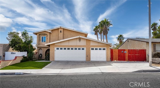 Detail Gallery Image 2 of 34 For 1320 Center St, Barstow,  CA 92311 - 4 Beds | 2/1 Baths