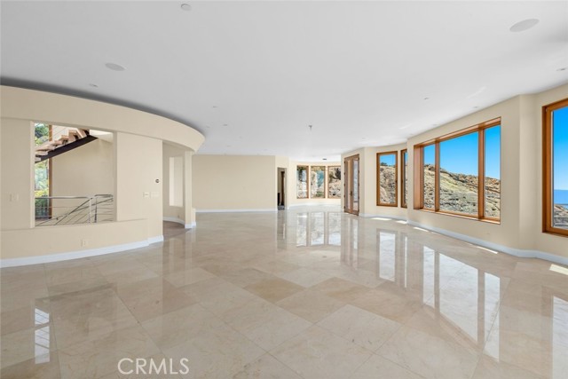 24517 Piuma Road, Malibu CA: https://media.crmls.org/medias/73fd72f7-b633-4618-9d8b-2209bd78b86a.jpg
