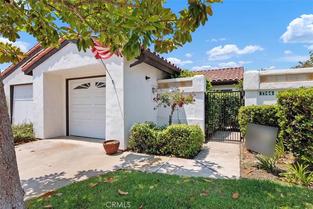 1744 Woodlark Lane