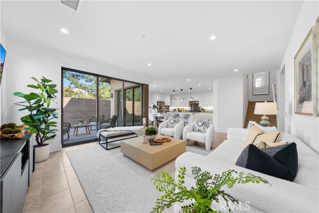 Detail Gallery Image 8 of 50 For 121 Toretta, Irvine,  CA 92602 - 4 Beds | 3 Baths