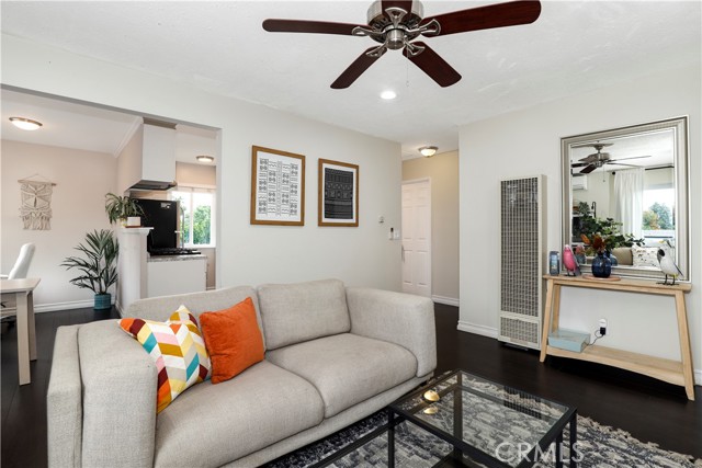 2114 India Street, Los Angeles CA: https://media.crmls.org/medias/73ff682d-a6eb-45bd-a037-abedef492b3d.jpg