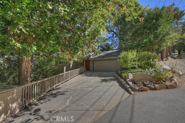 789 Jagerhorn Dr, Lake Arrowhead, CA 92352