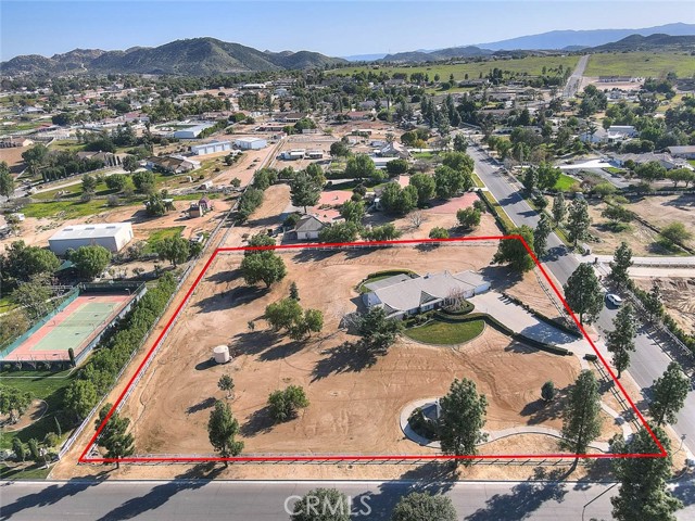 Detail Gallery Image 5 of 49 For 23140 Western Crest Dr, Lake Mathews,  CA 92570 - 4 Beds | 3/1 Baths