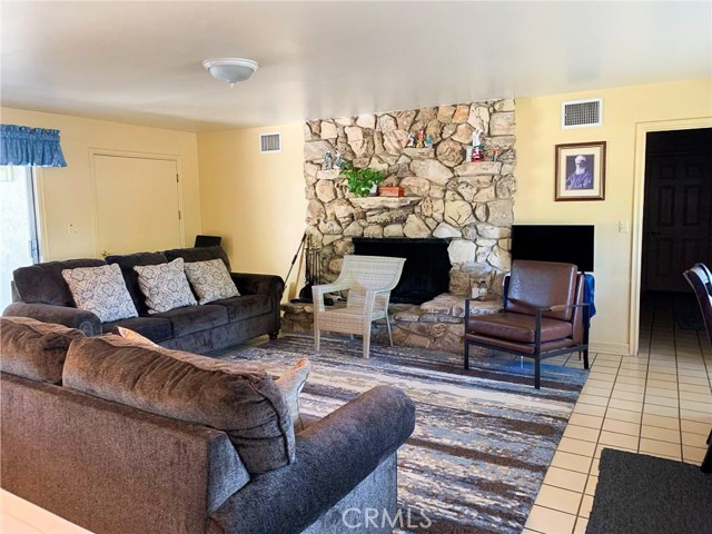 Detail Gallery Image 3 of 14 For 17033 Rayen, Northridge,  CA 91325 - 4 Beds | 3 Baths