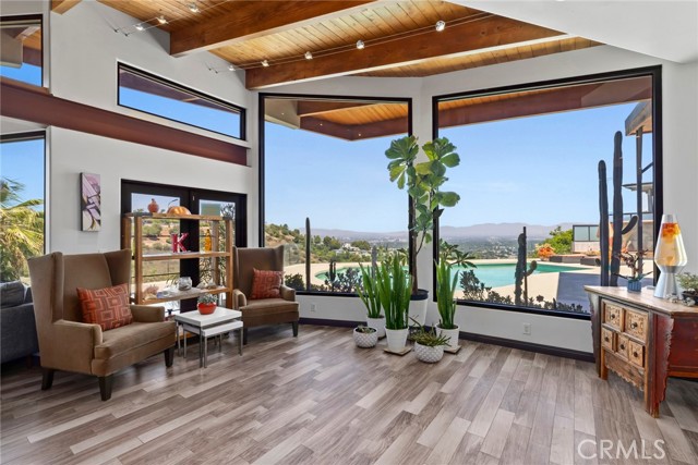 Detail Gallery Image 7 of 19 For 3655 Glenridge, Sherman Oaks,  CA 91423 - 3 Beds | 3 Baths