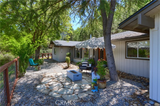 Detail Gallery Image 4 of 47 For 45792 Sutton Dr, Oakhurst,  CA 93644 - 4 Beds | 3 Baths