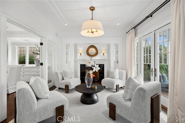 215 Marigold Avenue, Corona del Mar CA: https://media.crmls.org/medias/7400a32b-e8a4-400a-ac2c-e8d662187dc7.jpg