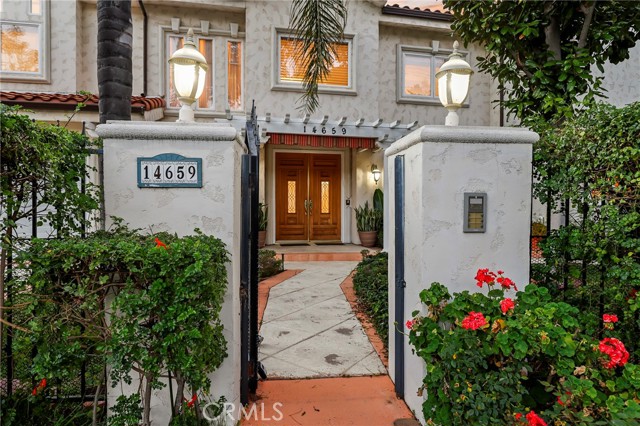 Detail Gallery Image 4 of 59 For 14659 Valley Vista, Sherman Oaks,  CA 91403 - 5 Beds | 4/1 Baths