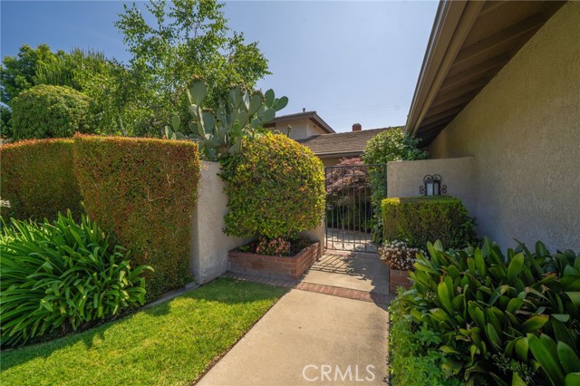 964 N Entrada Way, Glendora CA: https://media.crmls.org/medias/74010f27-03b0-496a-9e92-75a361488782.jpg