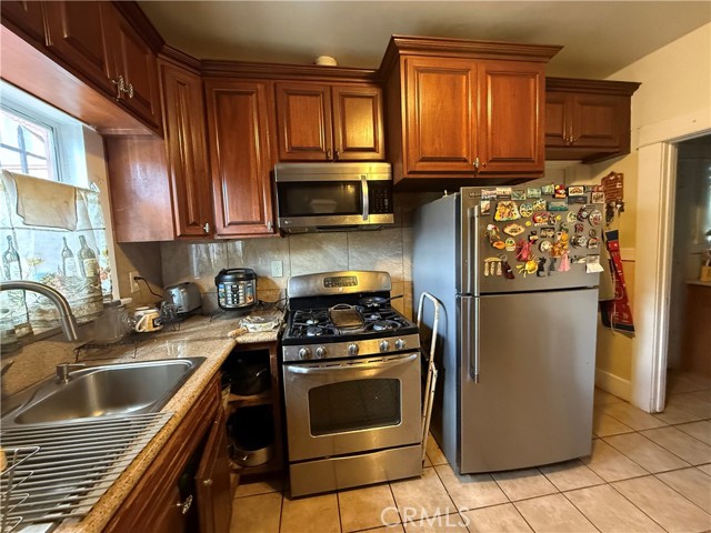 Detail Gallery Image 15 of 41 For 3115 W 60th St, Los Angeles,  CA 90043 - 2 Beds | 1/1 Baths