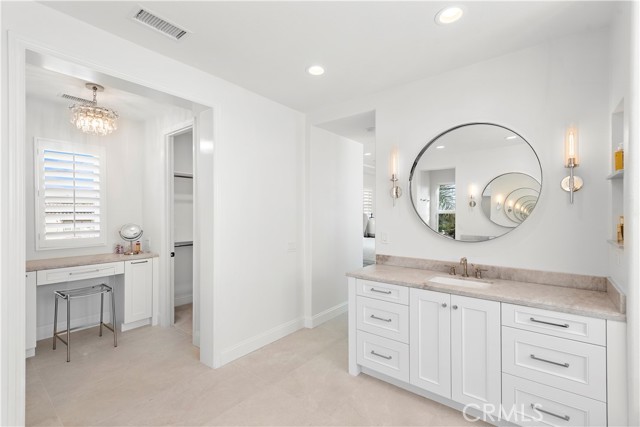 74020469 70f5 4105 807c 175e43f9fc8e