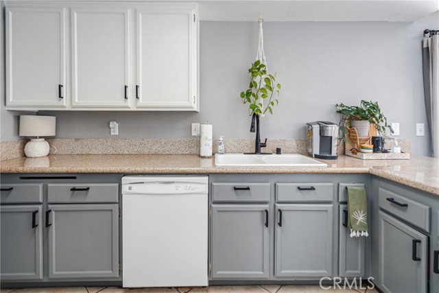 Detail Gallery Image 14 of 32 For 3023 E Avenue S2, Palmdale,  CA 93550 - 4 Beds | 2 Baths