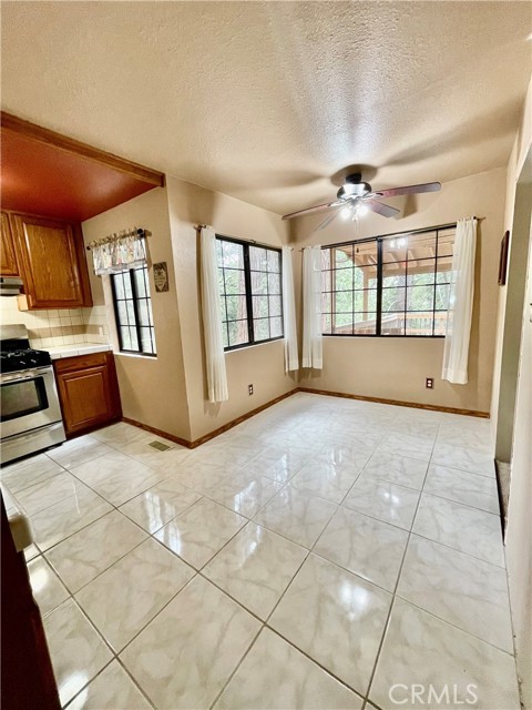 Detail Gallery Image 4 of 12 For 23743 Skyland Dr, Crestline,  CA 92325 - 2 Beds | 1 Baths