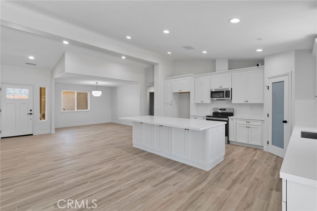 Detail Gallery Image 7 of 45 For 9432 Wasco, Hesperia,  CA 92345 - 4 Beds | 2/1 Baths