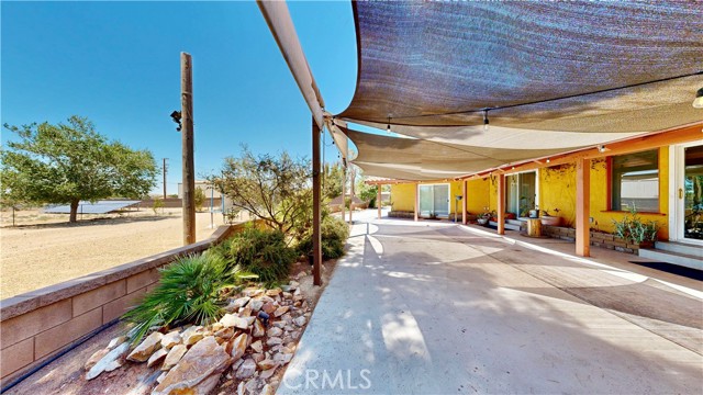 15460 Mandan Road, Apple Valley CA: https://media.crmls.org/medias/74050f98-fcb9-471a-9cb0-fa73ae3316a0.jpg