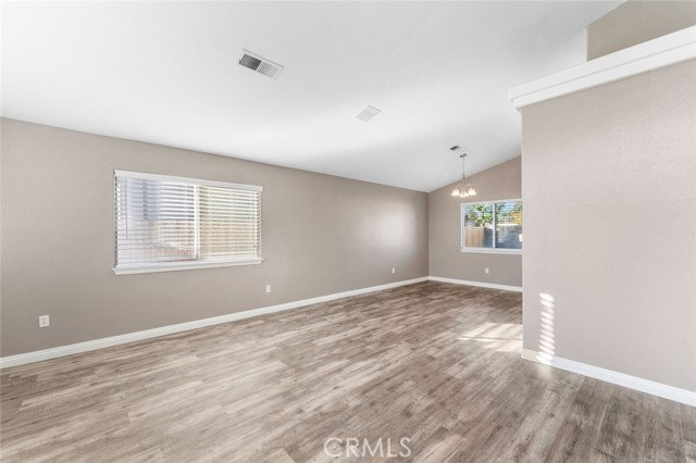 Detail Gallery Image 9 of 51 For 3910 Whirlwind Dr, Bakersfield,  CA 93313 - 3 Beds | 3 Baths