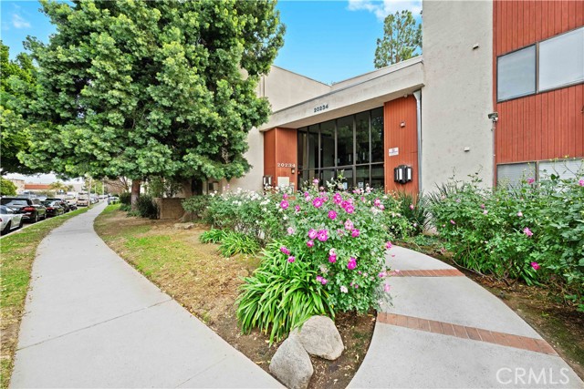 Detail Gallery Image 1 of 18 For 20234 Cantara St #317,  Winnetka,  CA 91306 - 1 Beds | 1 Baths