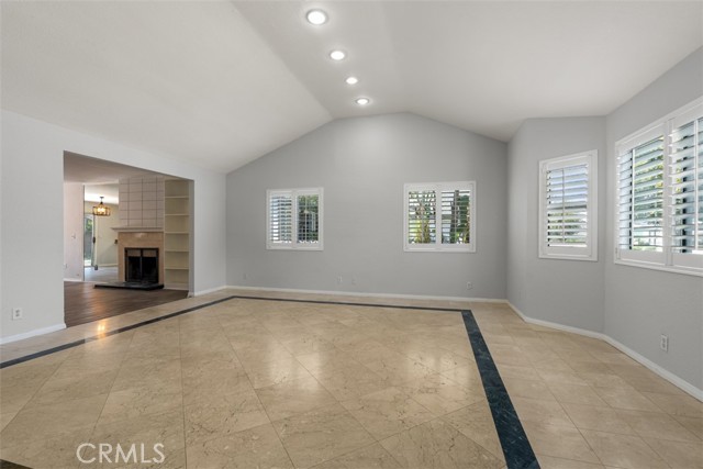 15251 Nottingham Lane, Huntington Beach CA: https://media.crmls.org/medias/740738af-c404-4174-88c1-d34bb3a4da77.jpg
