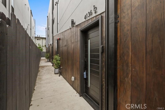 Detail Gallery Image 2 of 25 For 4136 1/2 Normal Ave #1/2,  Los Angeles,  CA 90029 - 2 Beds | 2 Baths