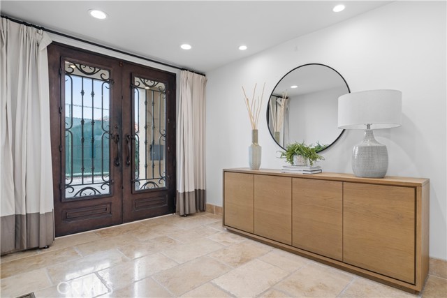 Detail Gallery Image 25 of 66 For 110 via Trieste, Newport Beach,  CA 92663 - 5 Beds | 5/1 Baths