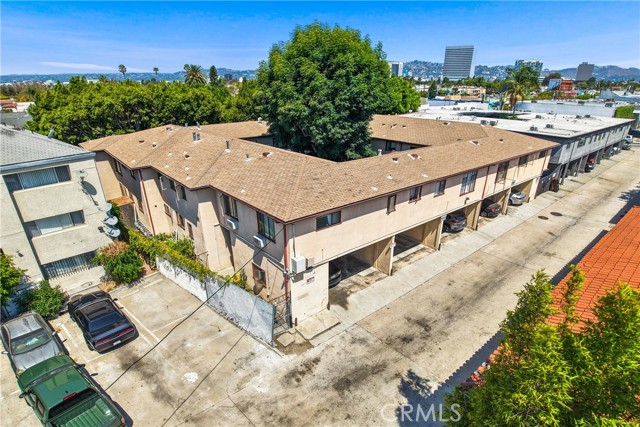 1118 S Fairfax Avenue, Los Angeles CA: https://media.crmls.org/medias/74089437-5c9d-4174-99f3-fed671738250.jpg