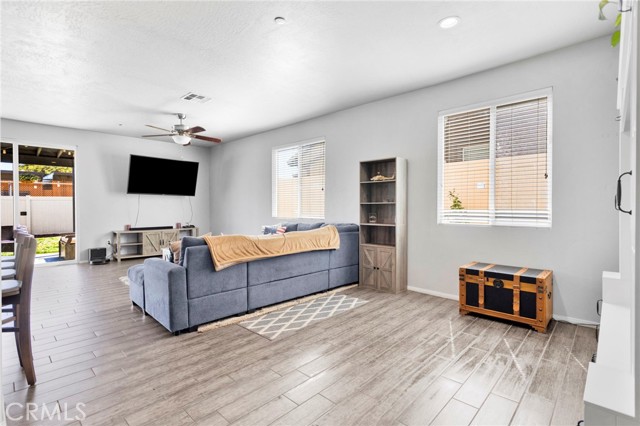 Detail Gallery Image 7 of 49 For 8179 Taft, Oak Hills,  CA 92344 - 4 Beds | 2 Baths