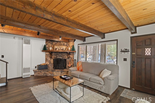 Detail Gallery Image 4 of 24 For 2060 7th Ln, Big Bear City,  CA 92314 - 2 Beds | 1/1 Baths