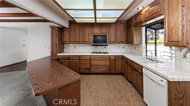 1256 2nd Street, Manhattan Beach, California 90266, 4 Bedrooms Bedrooms, ,2 BathroomsBathrooms,Residential,Sold,2nd,SB23079021