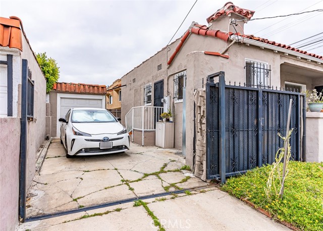 Detail Gallery Image 4 of 18 For 8462 S Denker Ave, Los Angeles,  CA 90047 - 2 Beds | 2 Baths
