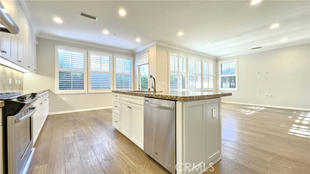 Detail Gallery Image 8 of 29 For 135 Overbrook, Irvine,  CA 92620 - 3 Beds | 2/1 Baths