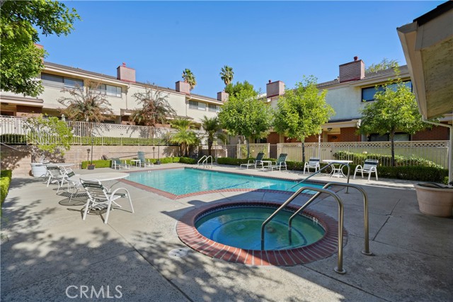 Detail Gallery Image 44 of 47 For 19451 Sherman Way #301,  Reseda,  CA 91335 - 3 Beds | 2/1 Baths