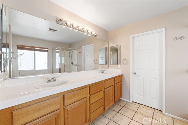 Detail Gallery Image 19 of 35 For 9302 Meadow Ln, Riverside,  CA 92508 - 5 Beds | 3 Baths