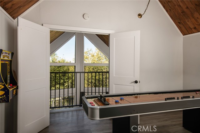 Detail Gallery Image 10 of 26 For 1275 Golden Rule Ln, Lake Arrowhead,  CA 92352 - 4 Beds | 2 Baths