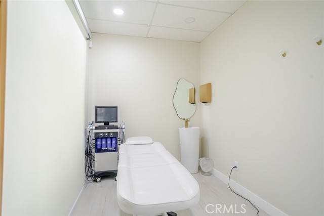  Commercial for Sale in Encino, California