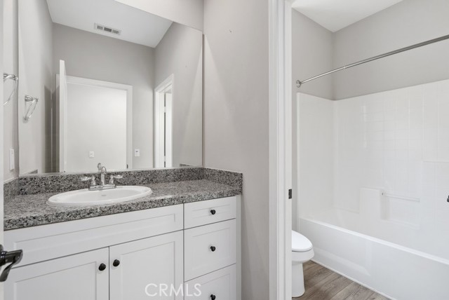 21851 Moveo Drive, Saugus CA: https://media.crmls.org/medias/740e6714-b057-47aa-a37d-67303beac1c1.jpg