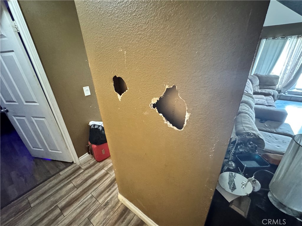 https://media.crmls.org/medias/740ef215-a35c-4878-8678-ff2f7f067a94.jpg?preset=X-Large