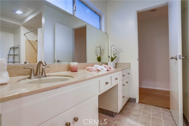 Full guest Bathroom Full guest Bathroom