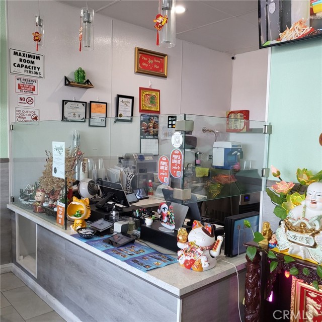 9918 Garden Grove Boulevard, Garden Grove CA: https://media.crmls.org/medias/7410298a-f6b6-4347-88b8-3d1ff7dd5025.jpg