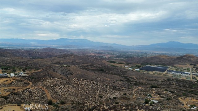 1 La Barranca Rd, Perris CA: https://media.crmls.org/medias/741084c3-b14b-476f-b304-8c53477b5a65.jpg