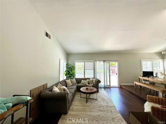 Detail Gallery Image 4 of 12 For 48 Golden Star, Irvine,  CA 92604 - 3 Beds | 2 Baths